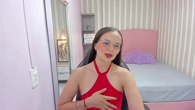 LORELAIGIVEN online show from 05.08.26