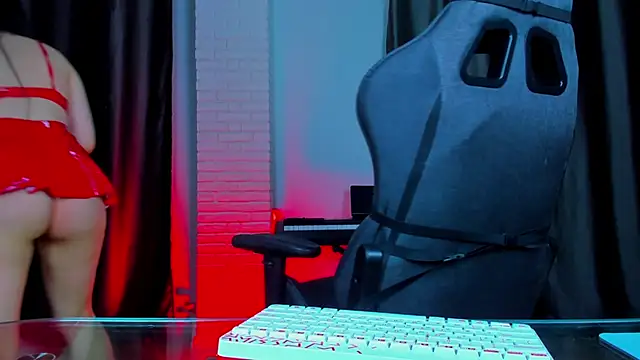 QueenAliss online show from 12.26.24