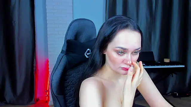 QueenAliss online show from 01.28.25