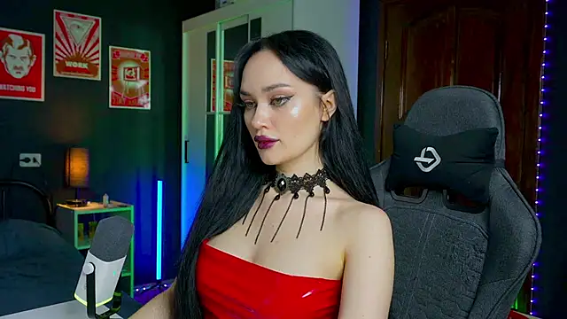 QueenAliss online show from 11.03.25