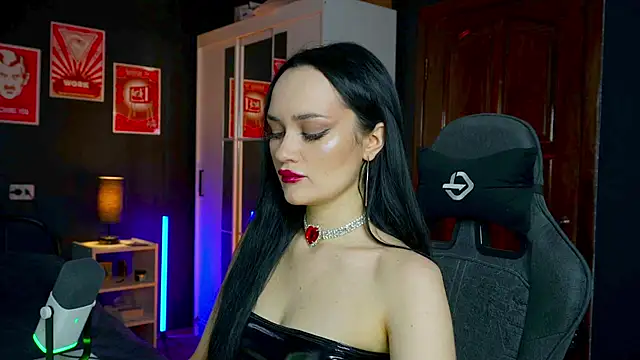 QueenAliss online show from 11.28.25