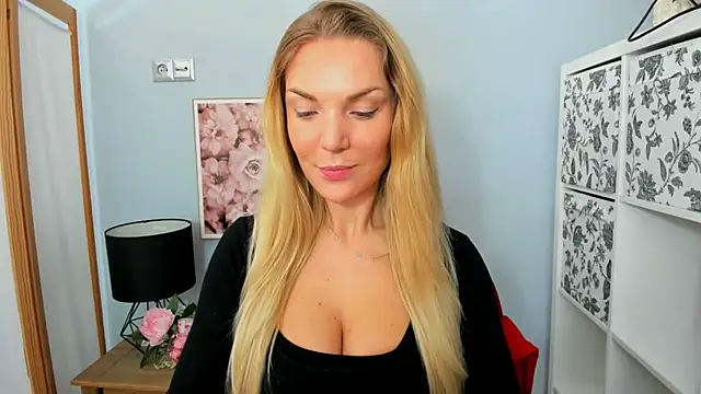 AulloraHoney online show from 02.14.25