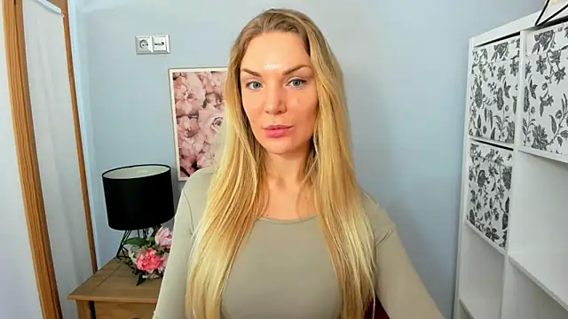 AulloraHoney online show from 02.16.25