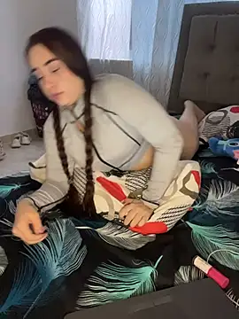 Snapshot of Elena222_ chatting on 11.25.25 Elena222 online show from 11.25.25