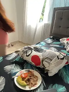 Snapshot of Elena222_ chatting on 12.19.25 Elena222 online show from 12.19.25