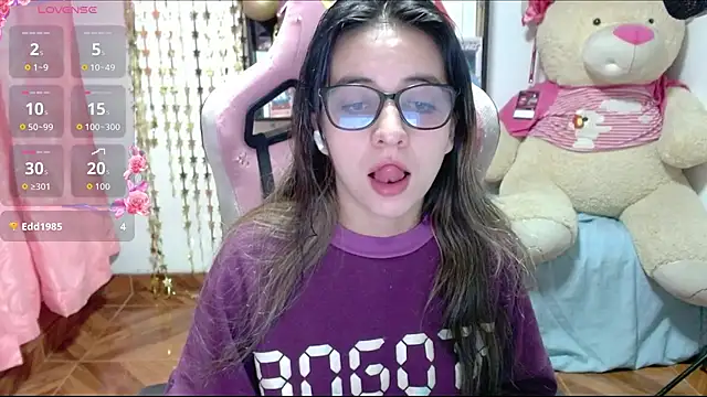 Snapshot of Maggie_Fox3 chatting on 10.19.25 Maggie Fox3 online show from 10.19.25