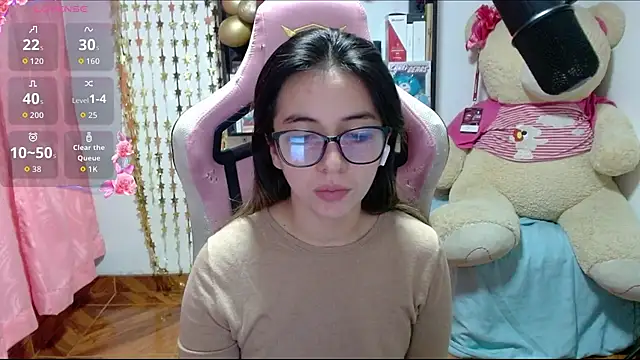 Snapshot of Maggie_Fox3 chatting on 10.20.25 Maggie Fox3 online show from 10.20.25