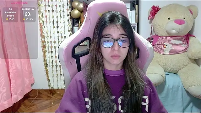 Snapshot of Maggie_Fox3 chatting on 10.21.25 Maggie Fox3 online show from 10.21.25