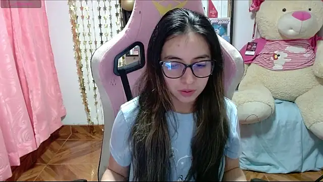 Snapshot of Maggie_Fox3 chatting on 10.23.25 Maggie Fox3 online show from 10.23.25