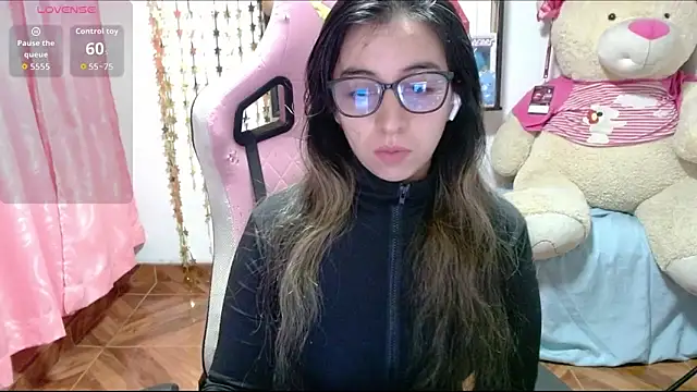 Snapshot of Maggie_Fox3 chatting on 10.24.25 Maggie Fox3 online show from 10.24.25