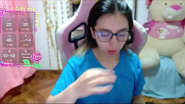 Snapshot of Maggie_Fox3 chatting on 10.25.25 Maggie Fox3 online show from 10.25.25