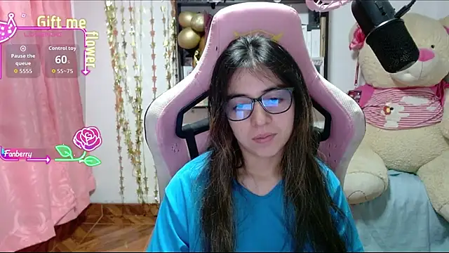 Snapshot of Maggie_Fox3 chatting on 10.26.25 Maggie Fox3 online show from 10.26.25