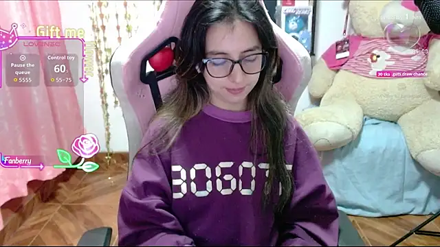 Snapshot of Maggie_Fox3 chatting on 11.07.25 Maggie Fox3 online show from 11.07.25