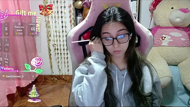 Snapshot of Maggie_Fox3 chatting on 11.10.25 Maggie Fox3 online show from 11.10.25