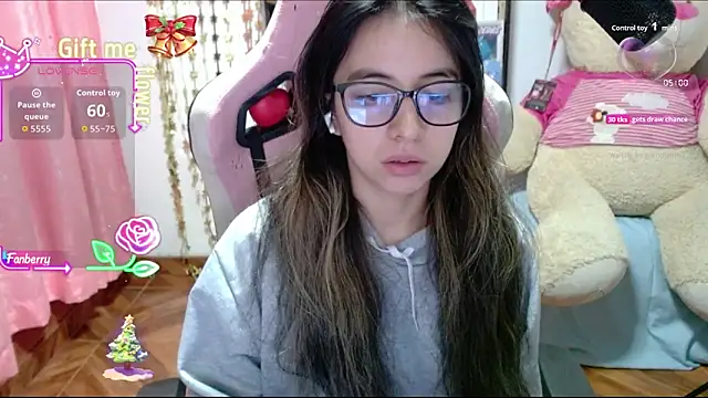 Snapshot of Maggie_Fox3 chatting on 11.11.25 Maggie Fox3 online show from 11.11.25