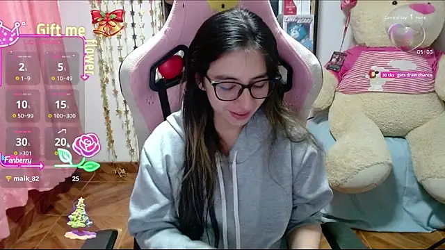 Snapshot of Maggie_Fox3 chatting on 11.13.25 Maggie Fox3 online show from 11.13.25