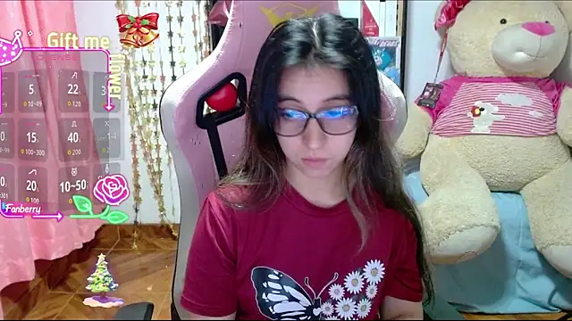 Snapshot of Maggie_Fox3 chatting on 11.18.25 Maggie Fox3 online show from 11.18.25