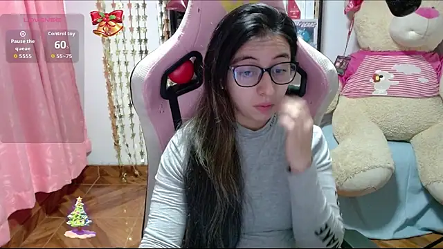 Snapshot of Maggie_Fox3 chatting on 11.20.25 Maggie Fox3 online show from 11.20.25