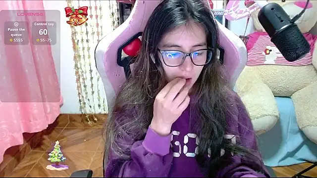 Snapshot of Maggie_Fox3 chatting on 11.22.25 Maggie Fox3 online show from 11.22.25