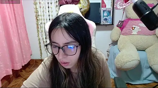 Snapshot of Maggie_Fox3 chatting on 11.25.25 Maggie Fox3 online show from 11.25.25