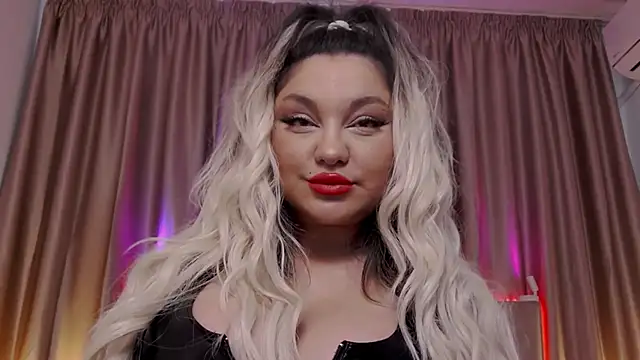 Snapshot of Larissa_K chatting on 10.24.25 Larissa K online show from 10.24.25