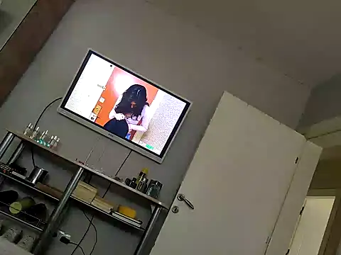 Snapshot of Consensustr chatting on 02.09.25 Consensustr online show from 02.09.25