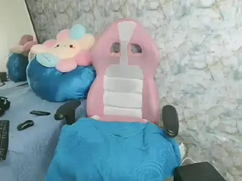 Snapshot of manuhela18 chatting on 03.22.25 manuhela18 online show from 03.22.25
