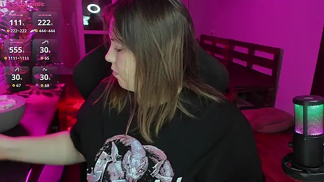 Snapshot of XNirvanaX chatting on 12.20.25 XNirvanaX online show from 12.20.25