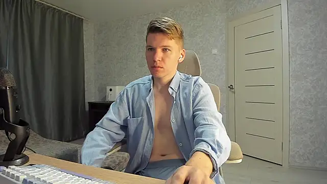 Snapshot of Bananas_dick chatting on 10.04.25 Bananas dick online show from 10.04.25
