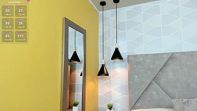 Snapshot of Sammy_Fit_ chatting on 11.04.25 Sammy Fit online show from 11.04.25