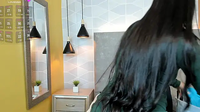 Snapshot of Sammy_Fit_ chatting on 11.21.25 Sammy Fit online show from 11.21.25