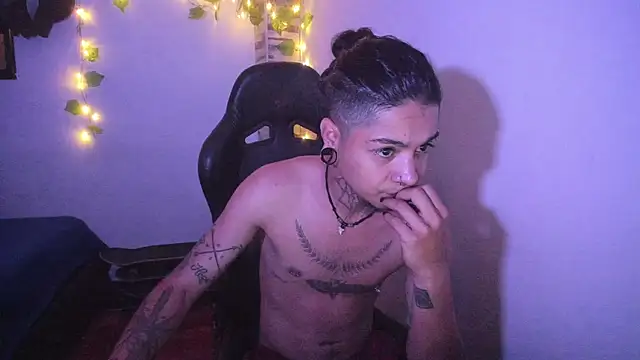 Snapshot of saad_man chatting on 11.14.25 saad man online show from 11.14.25