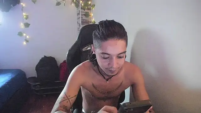 Snapshot of saad_man chatting on 11.16.25 saad man online show from 11.16.25