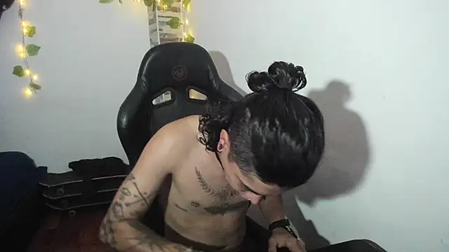 Snapshot of saad_man chatting on 11.21.25 saad man online show from 11.21.25