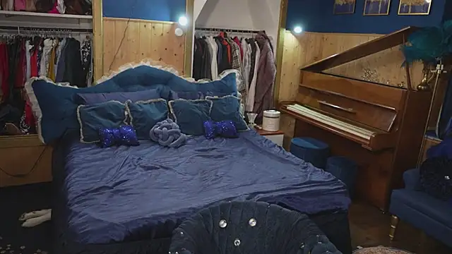 Snapshot of VanessaDoyle chatting on 10.01.25 VanessaDoyle online show from 10.01.25