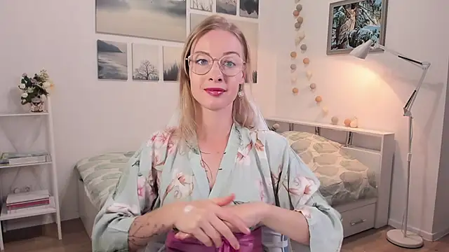 MissRightX online show from 09.17.25