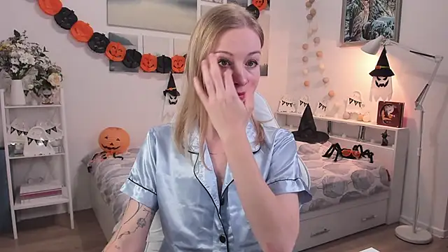 MissRightX online show from 10.27.25