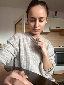 Zeyna1 online show from 10.11.25