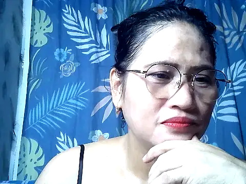 Snapshot of Amazing_Angel22 chatting on 10.08.25 Amazing Angel22 online show from 10.08.25