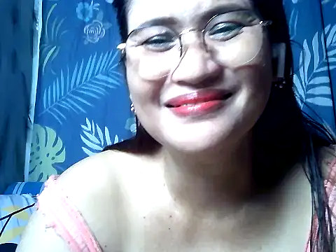 Snapshot of Amazing_Angel22 chatting on 10.10.25 Amazing Angel22 online show from 10.10.25