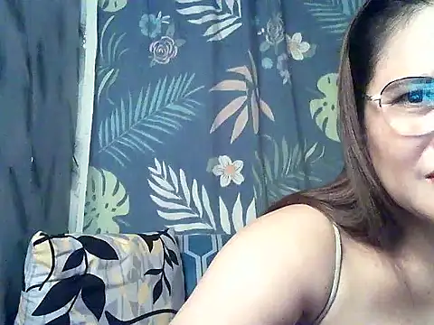 Snapshot of Amazing_Angel22 chatting on 10.12.25 Amazing Angel22 online show from 10.12.25