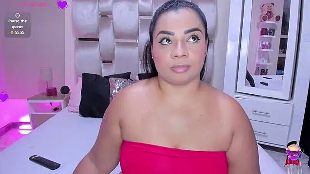 Snapshot of MelanyShayk chatting on 07.18.26 MelanyShayk online show from 07.18.26