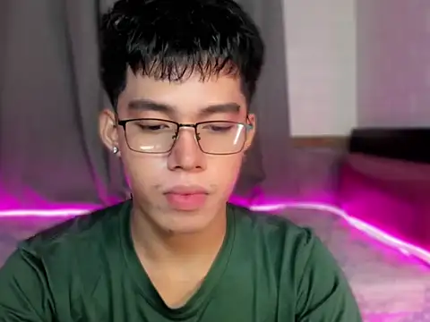Snapshot of Lightjt04 chatting on 09.18.25 Lightjt04 online show from 09.18.25