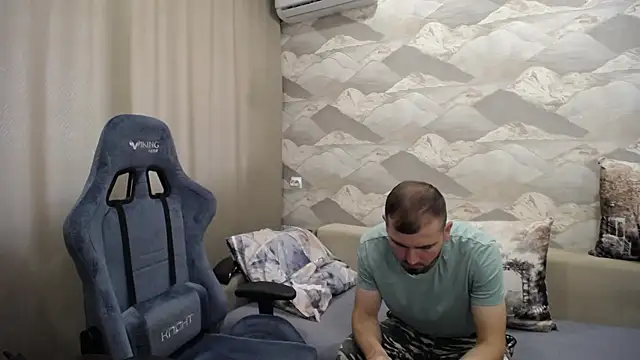 Snapshot of SerzhKorol1 chatting on 09.13.25 SerzhKorol1 online show from 09.13.25