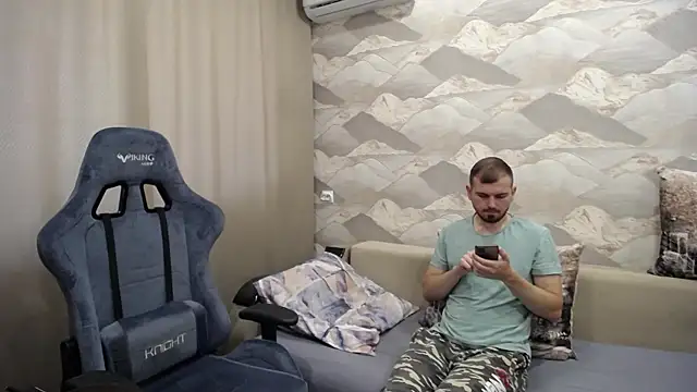 Snapshot of SerzhKorol1 chatting on 09.14.25 SerzhKorol1 online show from 09.14.25