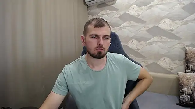 Snapshot of SerzhKorol1 chatting on 09.15.25 SerzhKorol1 online show from 09.15.25