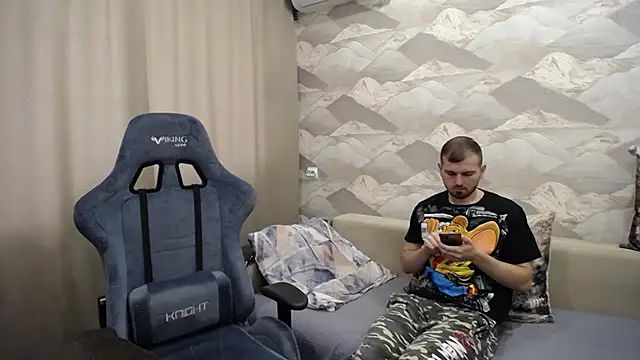 Snapshot of SerzhKorol1 chatting on 09.19.25 SerzhKorol1 online show from 09.19.25