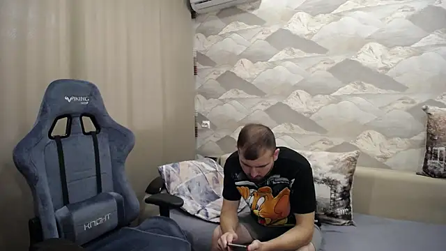 Snapshot of SerzhKorol1 chatting on 09.20.25 SerzhKorol1 online show from 09.20.25