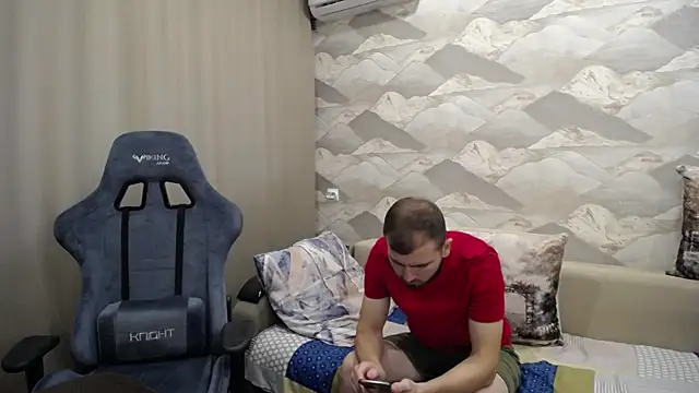 Snapshot of SerzhKorol1 chatting on 09.27.25 SerzhKorol1 online show from 09.27.25