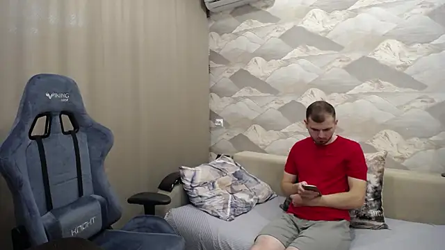 Snapshot of SerzhKorol1 chatting on 10.12.25 SerzhKorol1 online show from 10.12.25